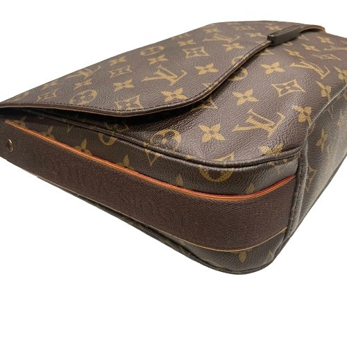 Louis Vuitton Beaubourg MM Messenger Bag